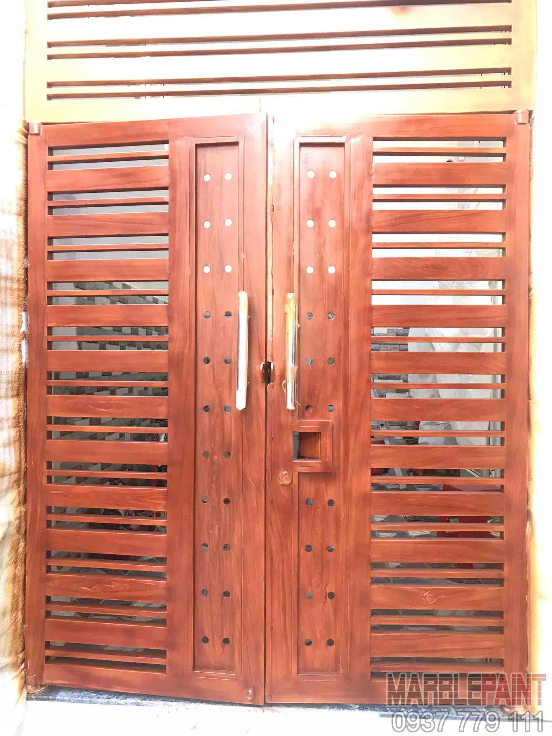 Sơn giả gỗ cửa sắt