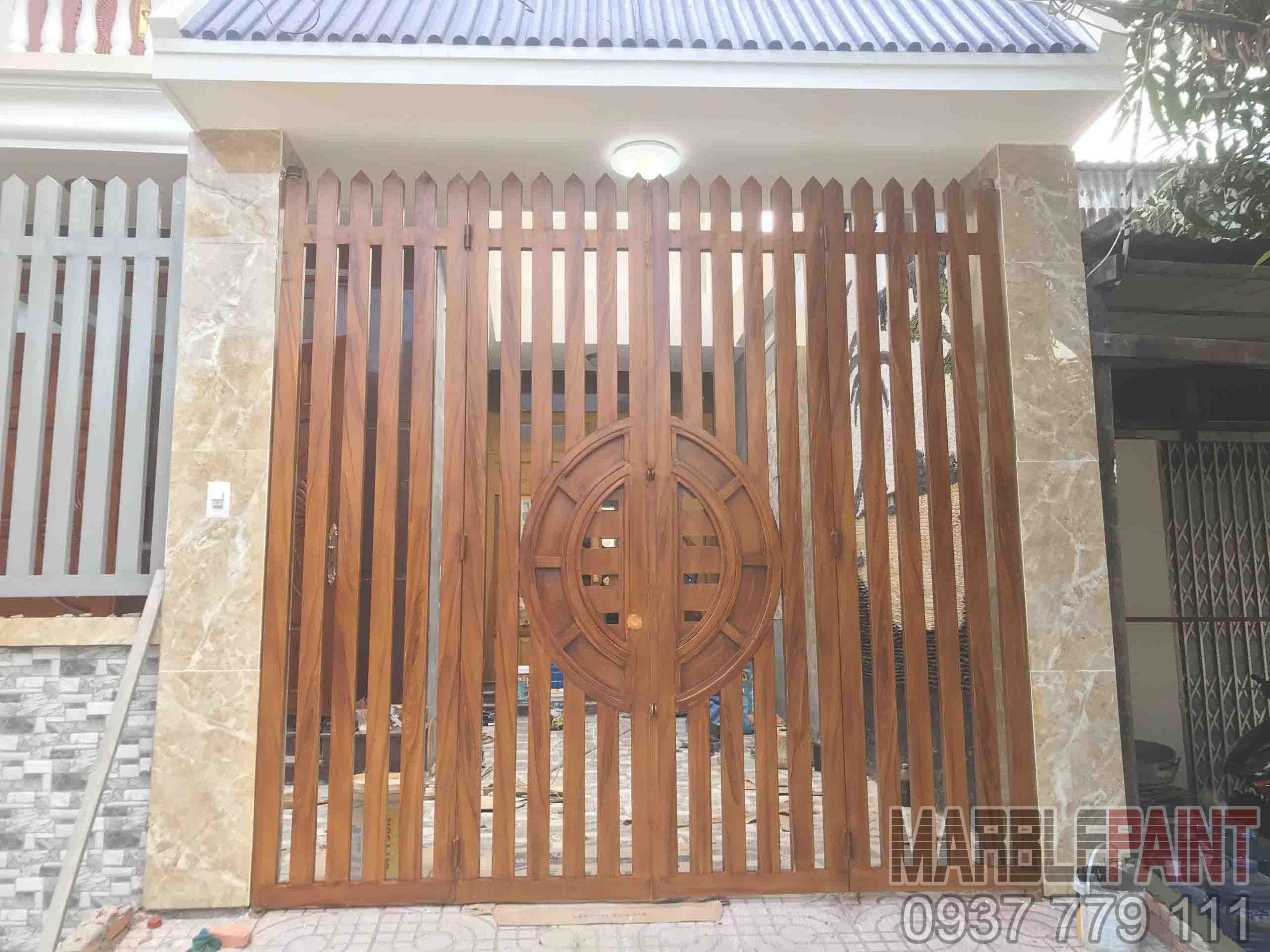 Sơn giả gỗ cửa sắt